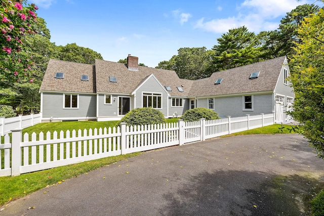 view of front of property with a front lawn