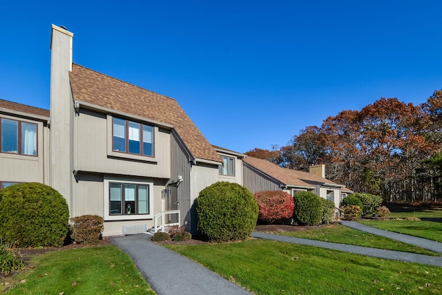 view of front of house with a front yard