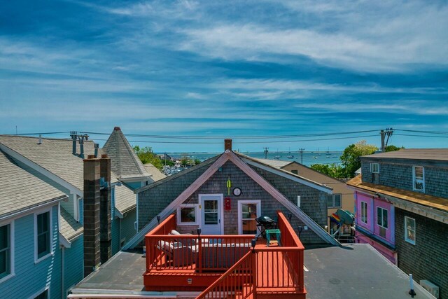 view of front of property featuring a wooden deck