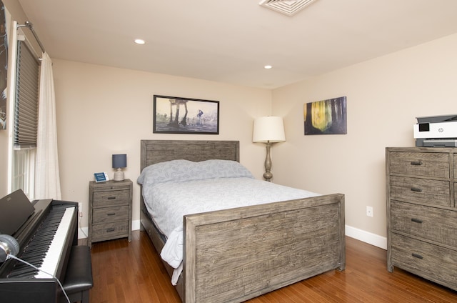 bedroom featuring dark wood-style floors, recessed lighting, visible vents, and baseboards