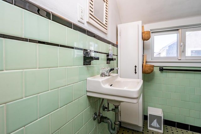 1006 Craigville Beach Rd Unit 4, Centerville, MA 02632 - bathroom featuring tile walls