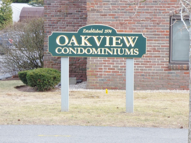 community / neighborhood sign with a yard