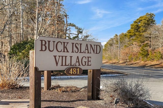 view of community / neighborhood sign