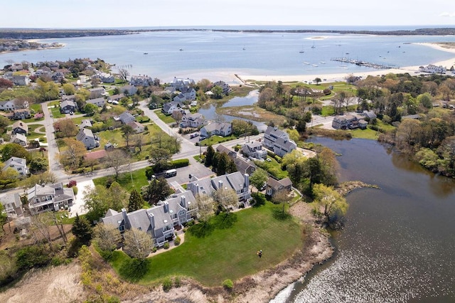 Listing photo 3 for 381 Ocean St Unit 1, Hyannis MA 02601