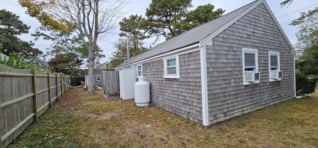 view of side of property featuring a yard