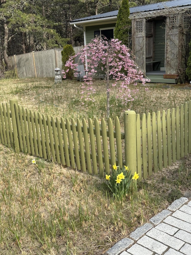 53 Highland Rd, North Truro, MA 02652 - view of yard with fence