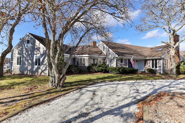 single story home with a front yard