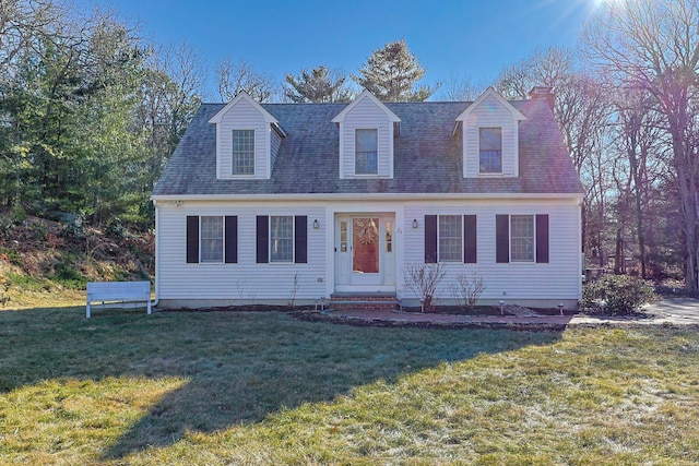 cape cod home with entry steps, a front lawn, and roof with shingles