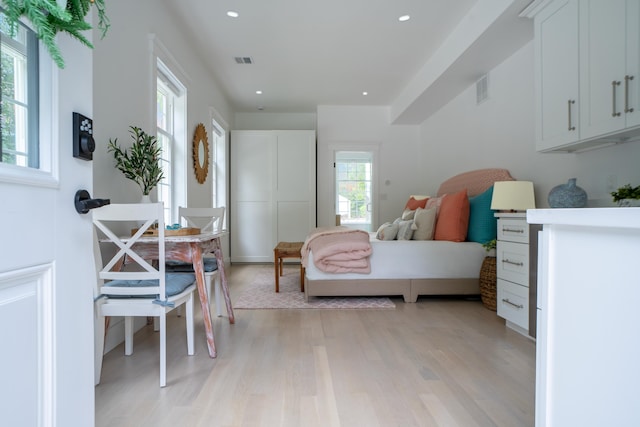 bedroom featuring light wood-style flooring, visible vents, and recessed lighting