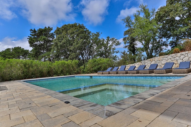 view of pool featuring an in ground hot tub