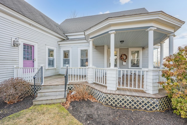 property entrance featuring a porch