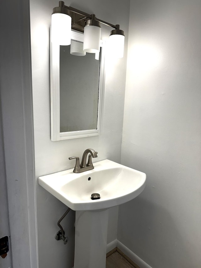 bathroom featuring sink