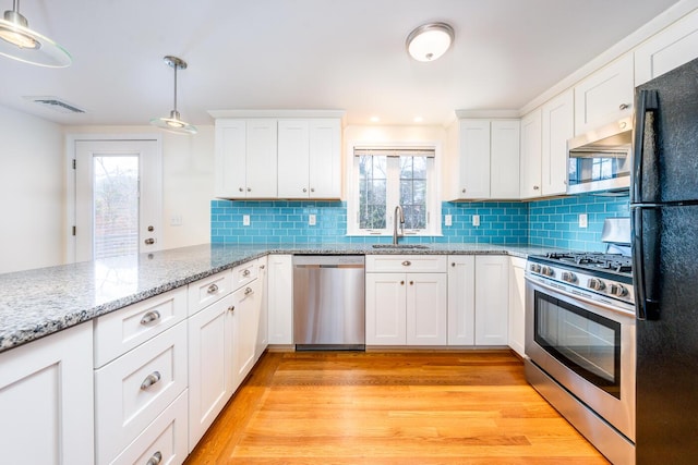 121 S Yarmouth Rd, Dennis, MA 02638 - kitchen with stainless steel appliances, a sink, plenty of natural light, and light wood-style flooring