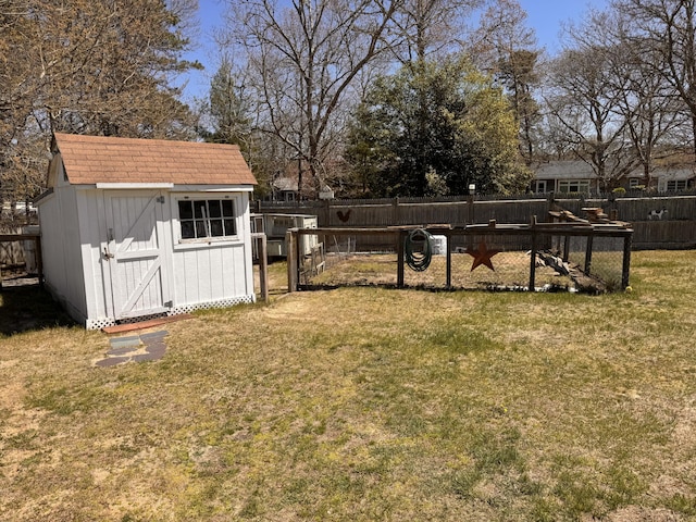 view of yard featuring a fenced backyard, an outdoor structure, and a shed