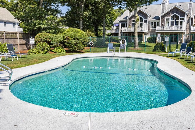 view of swimming pool with a lawn