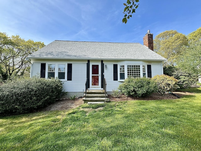 view of front of property featuring a front yard