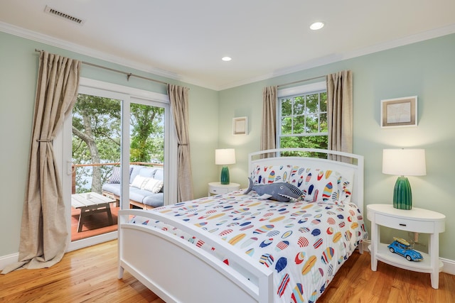 bedroom featuring visible vents, access to exterior, crown molding, light wood-type flooring, and recessed lighting