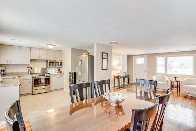 dining area with visible vents and baseboards