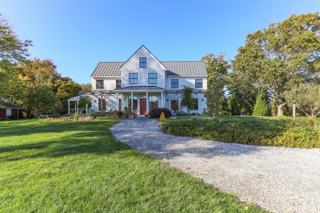 view of front of home featuring a front yard