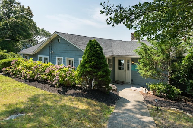 view of front of property with a front lawn