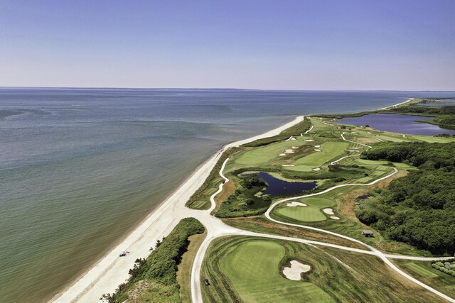 bird's eye view with a water view