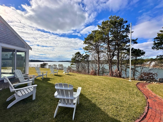 view of yard featuring a water view