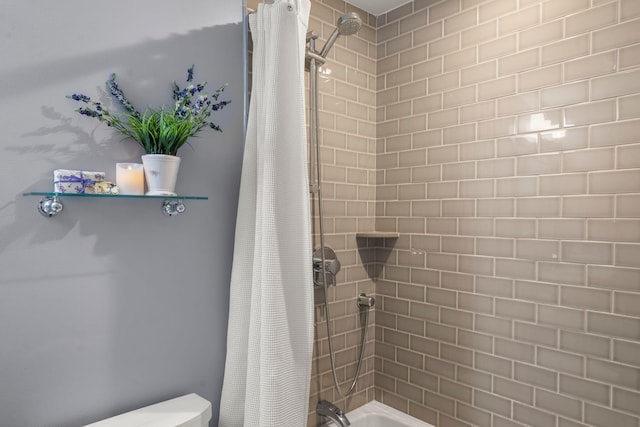 full bathroom featuring shower / bath combo with shower curtain and toilet