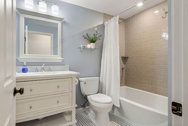 full bathroom with toilet, vanity, shower / tub combo with curtain, and baseboards