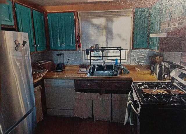 59 Hilltop Ave, Plymouth, MA 02360 - kitchen featuring appliances with stainless steel finishes and a sink