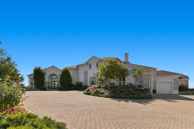 view of front facade featuring a garage