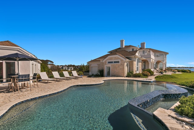 view of pool featuring an in ground hot tub and a patio