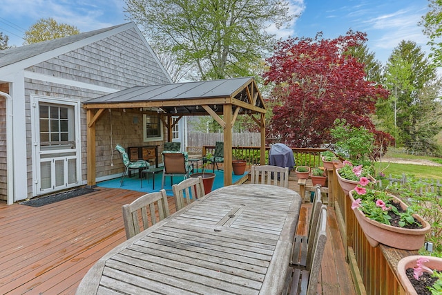 deck with outdoor dining space