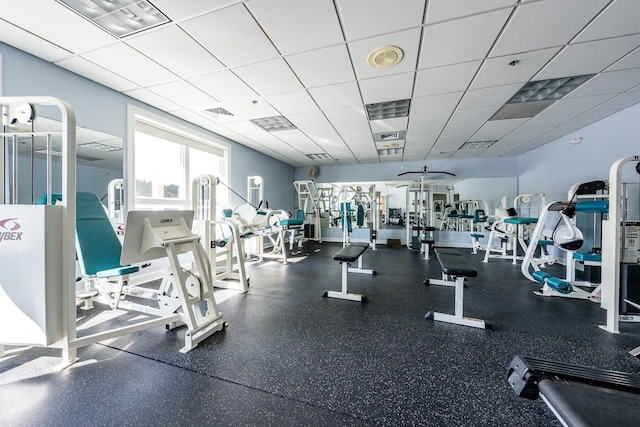 exercise room with visible vents and a drop ceiling