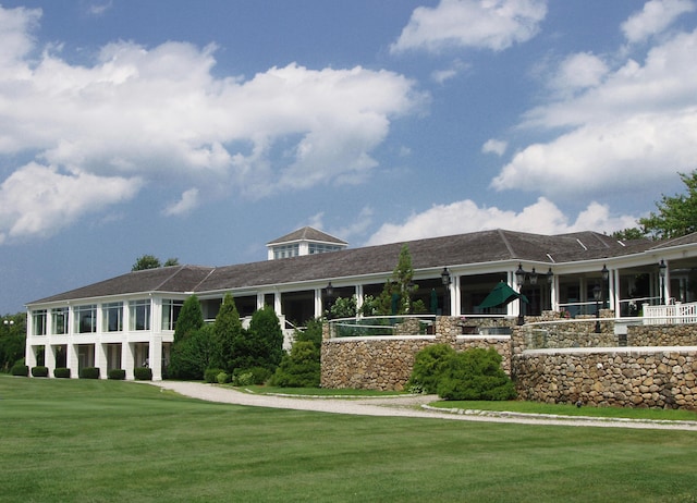 exterior space featuring a front yard