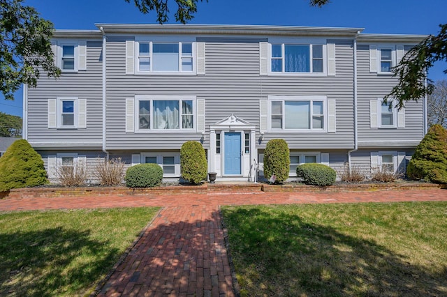 view of front of house with a front lawn