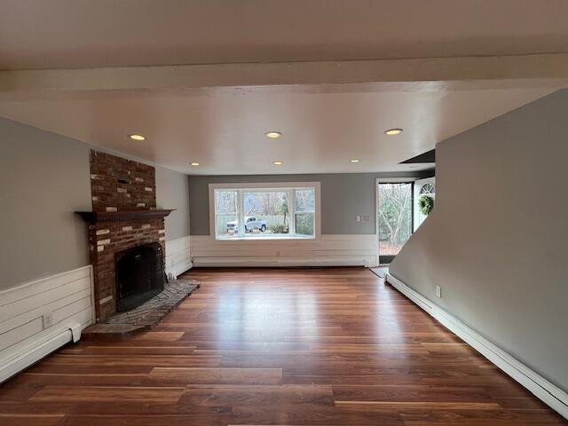 kitchen featuring appliances with stainless steel finishes, sink, a wealth of natural light, and light hardwood / wood-style flooring