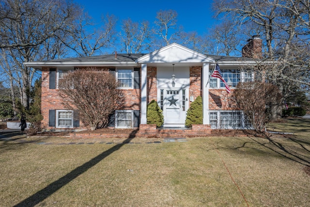 view of front of property with a front yard