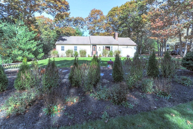 view of front facade featuring a front yard and a garage