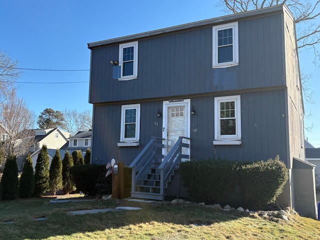 front of property featuring a front lawn