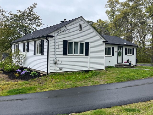29 Chipman Rd, Sandwich, MA 02563 - bungalow-style house with roof with shingles and a front yard
