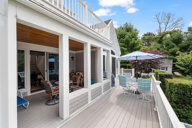 deck featuring outdoor dining space