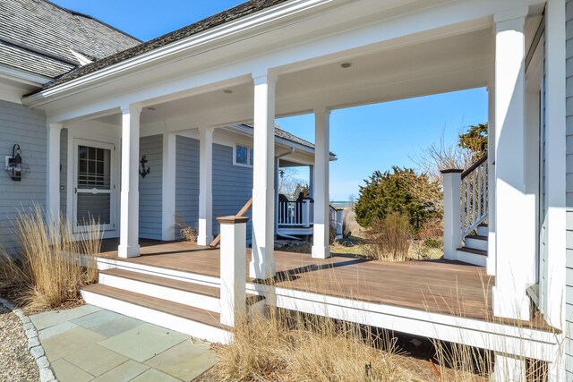 entrance to property featuring covered porch