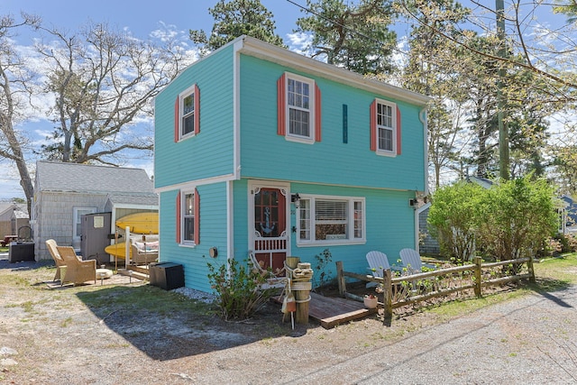 view of front of property featuring an outbuilding