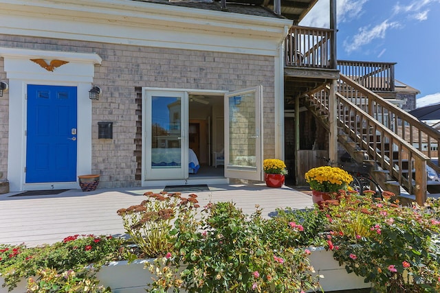 property entrance featuring a wooden deck