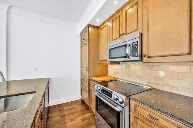 kitchen featuring crown molding, stainless steel appliances, dark hardwood / wood-style floors, decorative backsplash, and dark stone counters