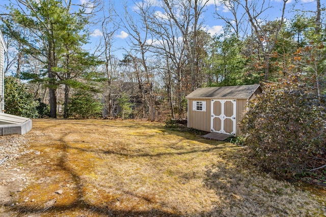 view of yard with a storage shed and an outdoor structure