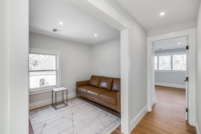 sitting room with light wood-style floors, recessed lighting, visible vents, and baseboards