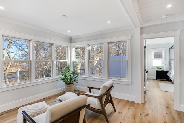 living area featuring recessed lighting, crown molding, light wood-style flooring, and baseboards