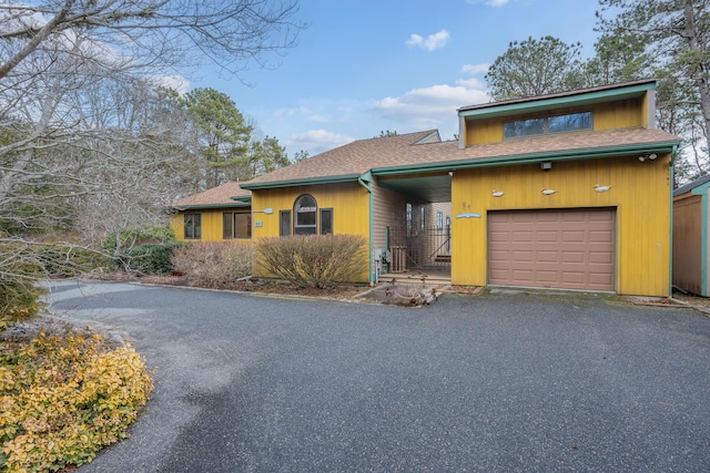 view of front facade featuring a garage