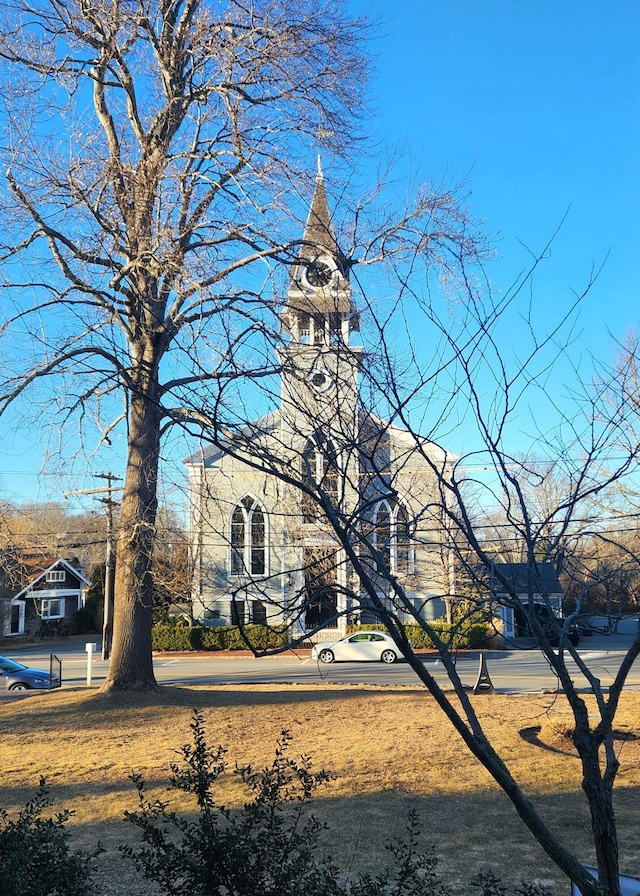 143 Main St, Sandwich, MA 02563 - view of home's community featuring fence